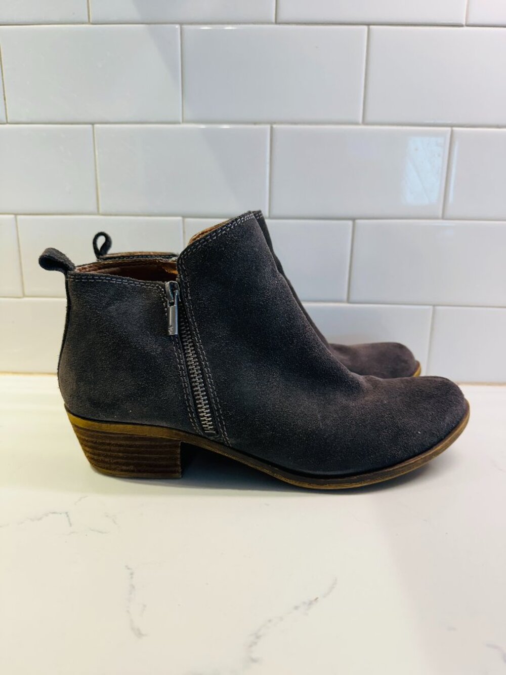 Lucky Brand Basel Grey Suede Leather Booties Double Zip Womens 9M. Peeling leath
